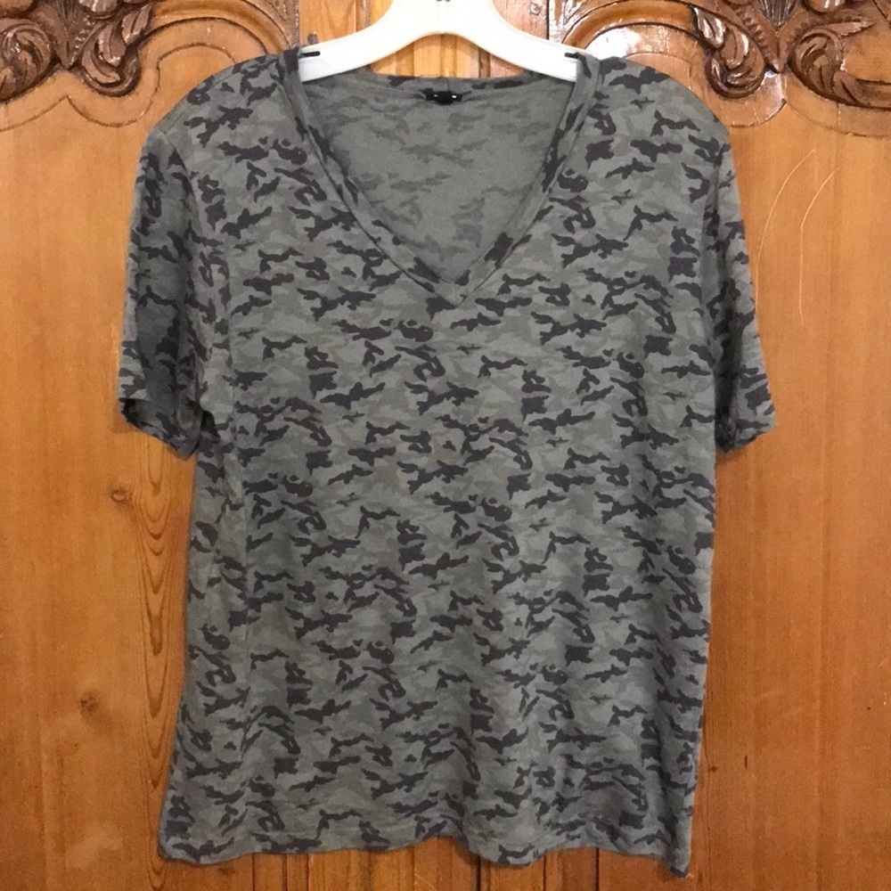 Monrow V-neck Short Sleeved Camo Pattern Tee